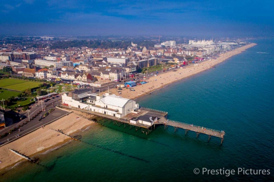 Seaside pier and the English Channel  ©Prestige Pictures